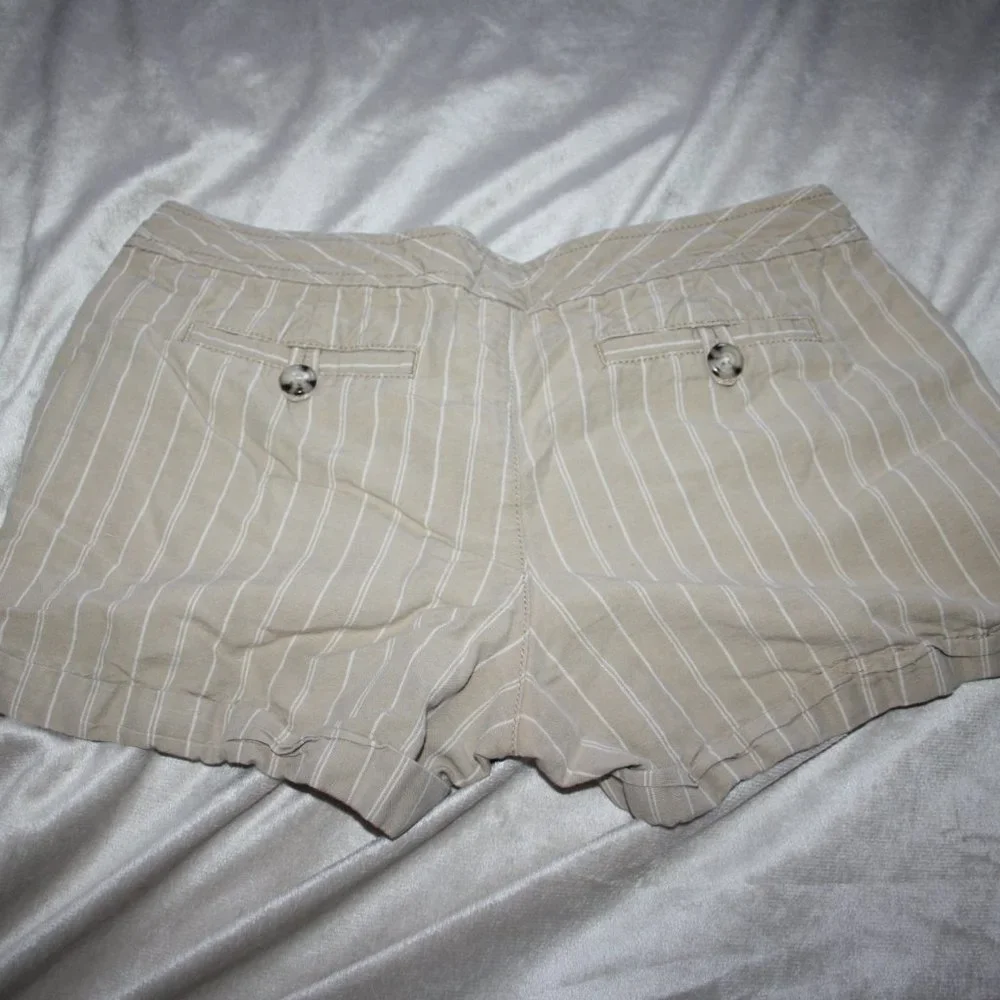 ☀️ Old Navy Khaki Pinstripe Shorts – Size 4 Linen-Cotton Blend · Classic Fit ·